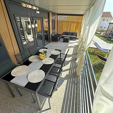 Mobile House Karpet Hotel *